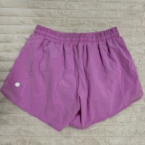 SOLD // Lululemon Hotty Hot Low-Rise Lined Short 4”